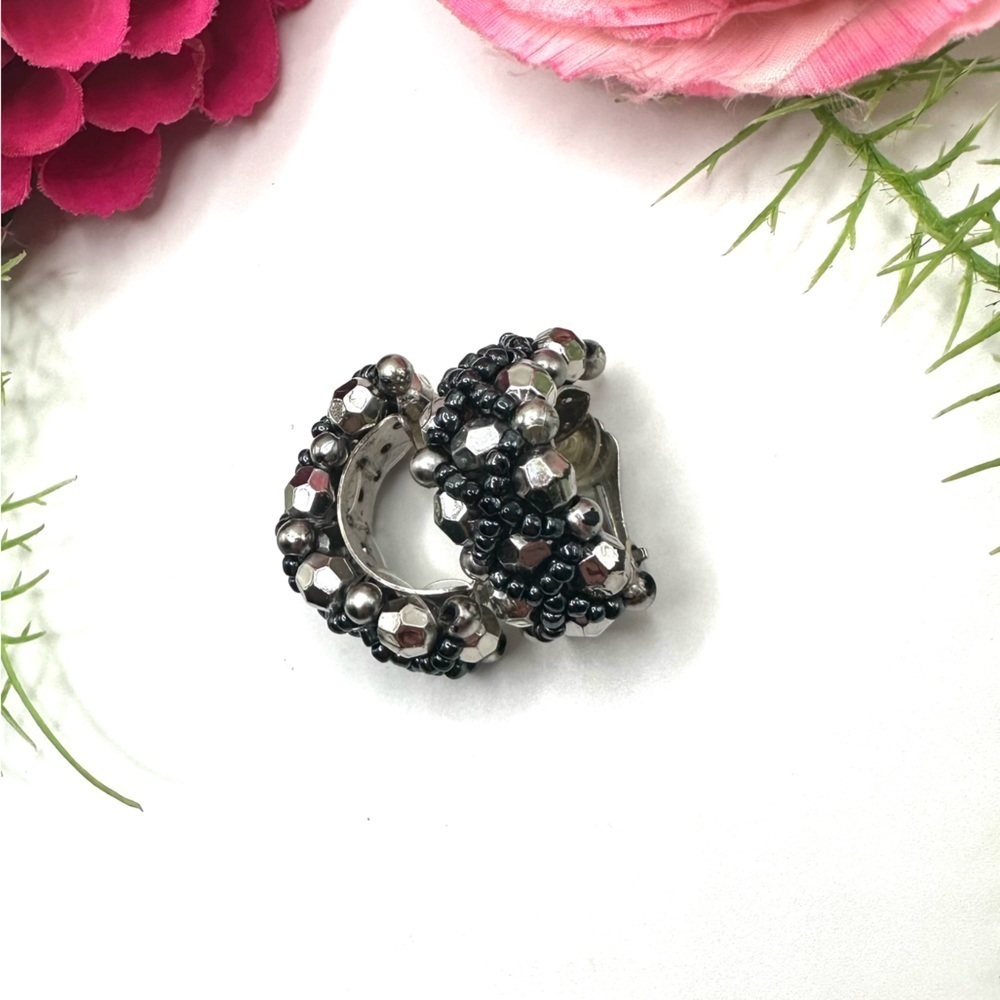 VINTAGE⚜️Silver Beaded Half Hoop Clip Earrings - Picture 3 of 7